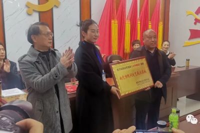 春天來(lái)了，百花齊放，百鳥(niǎo)爭(zhēng)鳴，文藝盛會(huì)在寺外桃源